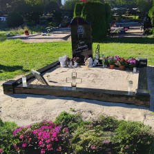 Graniidist hauapiire - Hauapiirded | Hauakivid | Hauaplaadid - Hauakivi Salong OÜ