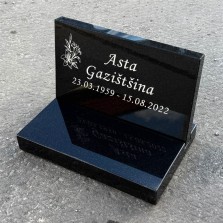 Hauaplaat koos graniidist alusega | Mahla 64, Männikul, Tallinnas