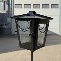 Металлический могильный фонарь